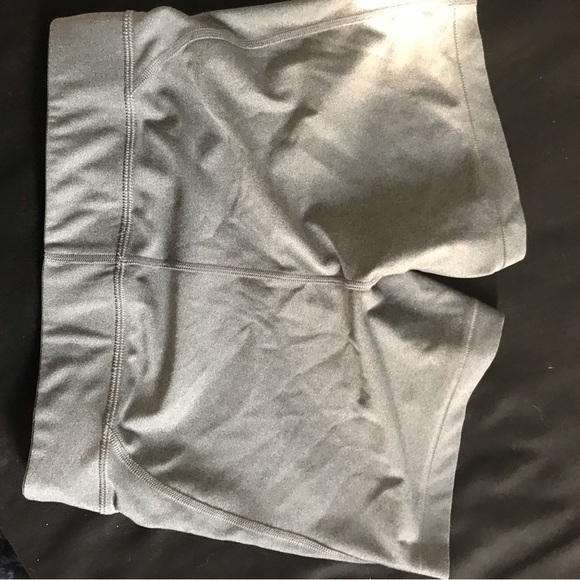 Underarmour shorts - Picture 2 of 3